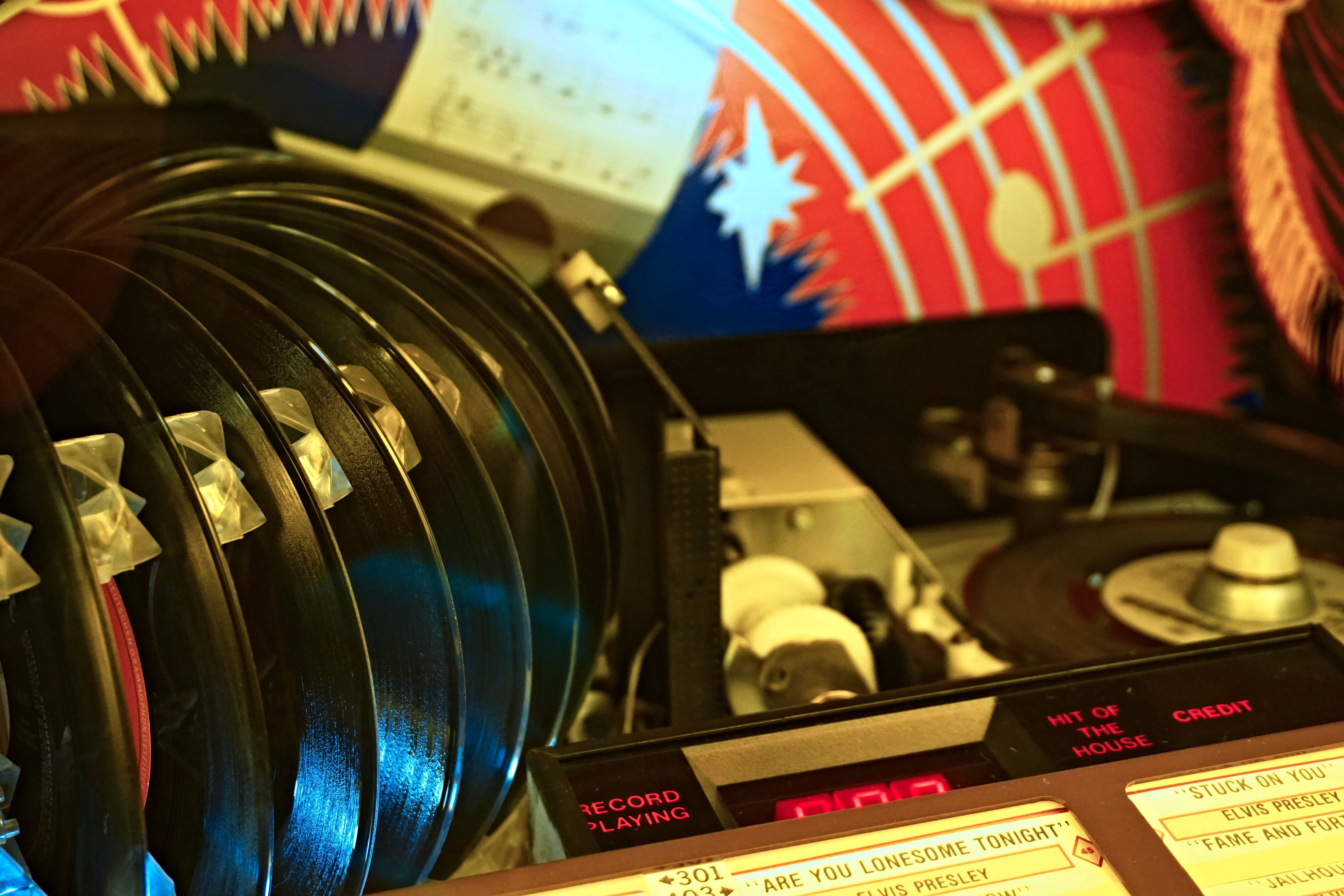 Slide ./jukebox.jpg